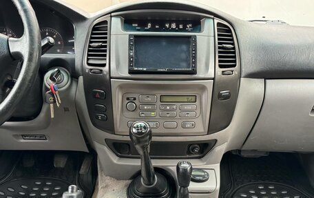 Toyota Land Cruiser 100 рестайлинг 2, 2006 год, 1 565 000 рублей, 7 фотография