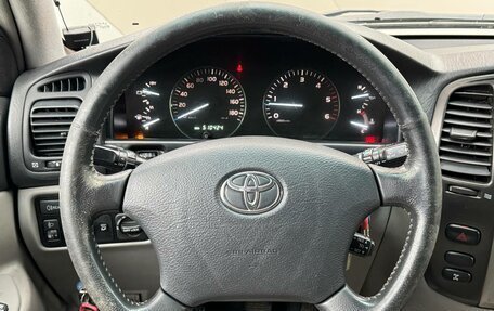 Toyota Land Cruiser 100 рестайлинг 2, 2006 год, 1 565 000 рублей, 6 фотография