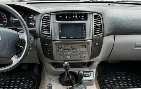 Toyota Land Cruiser 100 рестайлинг 2, 2006 год, 1 565 000 рублей, 10 фотография