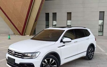 Volkswagen Tiguan II, 2021 год, 2 350 000 рублей, 3 фотография