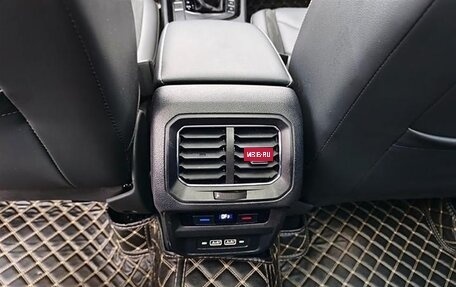 Volkswagen Tiguan II, 2021 год, 2 350 000 рублей, 14 фотография
