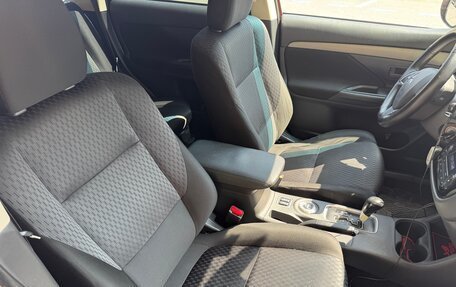 Mitsubishi Outlander III рестайлинг 3, 2012 год, 1 350 000 рублей, 17 фотография