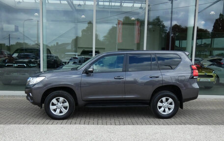 Toyota Land Cruiser Prado 150 рестайлинг 2, 2022 год, 4 725 000 рублей, 3 фотография
