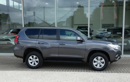 Toyota Land Cruiser Prado 150 рестайлинг 2, 2022 год, 4 725 000 рублей, 4 фотография
