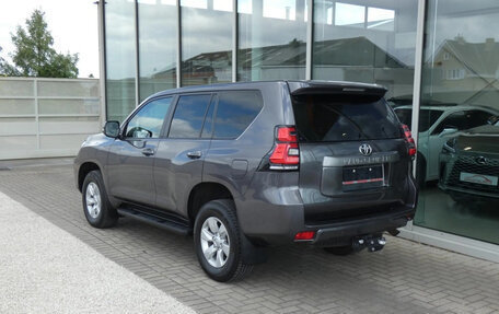 Toyota Land Cruiser Prado 150 рестайлинг 2, 2022 год, 4 725 000 рублей, 5 фотография