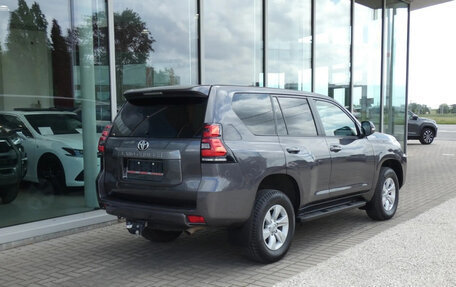 Toyota Land Cruiser Prado 150 рестайлинг 2, 2022 год, 4 725 000 рублей, 6 фотография