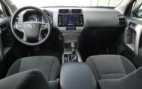 Toyota Land Cruiser Prado 150 рестайлинг 2, 2022 год, 4 725 000 рублей, 8 фотография