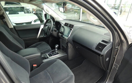 Toyota Land Cruiser Prado 150 рестайлинг 2, 2022 год, 4 725 000 рублей, 12 фотография