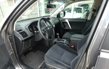 Toyota Land Cruiser Prado 150 рестайлинг 2, 2022 год, 4 725 000 рублей, 11 фотография