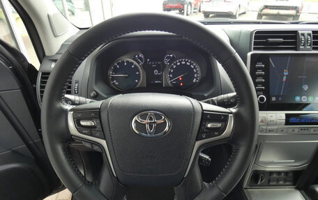Toyota Land Cruiser Prado 150 рестайлинг 2, 2022 год, 4 725 000 рублей, 10 фотография