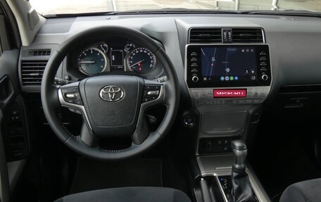 Toyota Land Cruiser Prado 150 рестайлинг 2, 2022 год, 4 725 000 рублей, 9 фотография