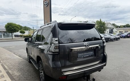 Toyota Land Cruiser Prado 150 рестайлинг 2, 2022 год, 5 365 000 рублей, 3 фотография