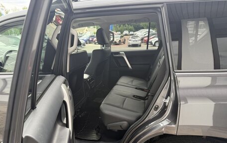 Toyota Land Cruiser Prado 150 рестайлинг 2, 2022 год, 5 365 000 рублей, 9 фотография