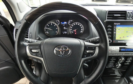 Toyota Land Cruiser Prado 150 рестайлинг 2, 2022 год, 5 290 000 рублей, 8 фотография