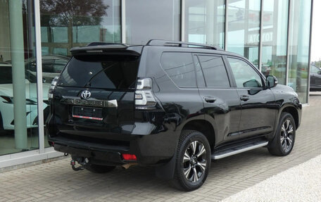 Toyota Land Cruiser Prado 150 рестайлинг 2, 2022 год, 5 290 000 рублей, 6 фотография