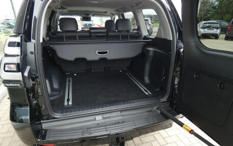 Toyota Land Cruiser Prado 150 рестайлинг 2, 2022 год, 5 290 000 рублей, 13 фотография