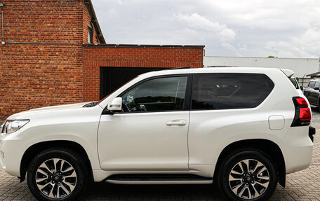 Toyota Land Cruiser Prado 150 рестайлинг 2, 2022 год, 4 990 000 рублей, 4 фотография