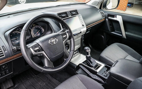 Toyota Land Cruiser Prado 150 рестайлинг 2, 2022 год, 4 990 000 рублей, 10 фотография