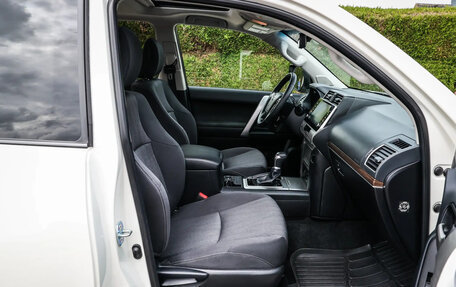 Toyota Land Cruiser Prado 150 рестайлинг 2, 2022 год, 4 990 000 рублей, 11 фотография