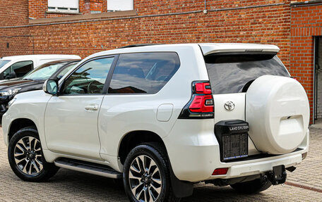 Toyota Land Cruiser Prado 150 рестайлинг 2, 2022 год, 4 990 000 рублей, 6 фотография