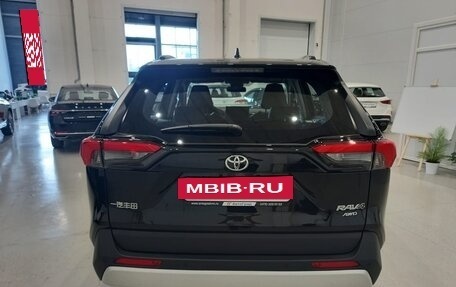 Toyota RAV4, 2024 год, 3 700 000 рублей, 7 фотография
