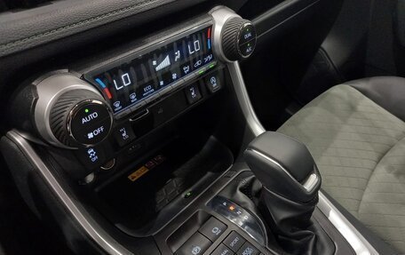Toyota RAV4, 2024 год, 3 700 000 рублей, 17 фотография