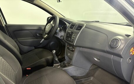 Renault Logan II, 2016 год, 880 000 рублей, 11 фотография