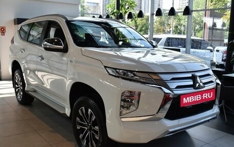 Mitsubishi Montero Sport, 2023 год, 6 150 000 рублей, 3 фотография