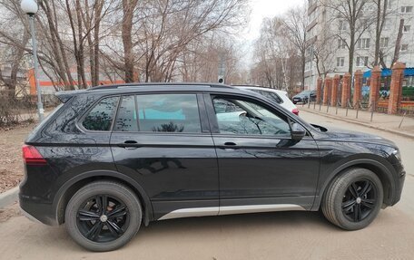 Volkswagen Tiguan II, 2020 год, 2 630 000 рублей, 2 фотография