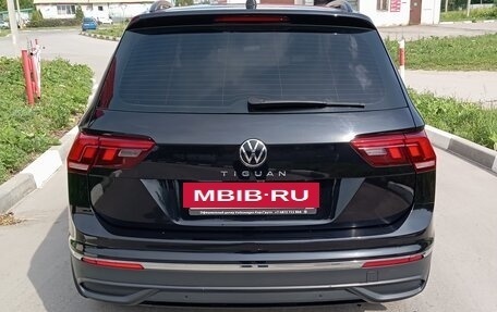 Volkswagen Tiguan II, 2021 год, 2 650 000 рублей, 2 фотография