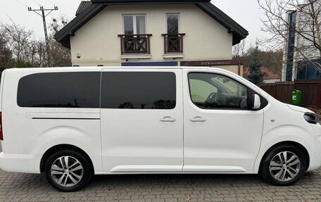 Peugeot Traveller I, 2017 год, 1 800 000 рублей, 2 фотография