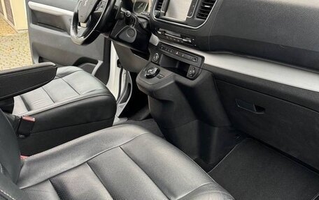 Peugeot Traveller I, 2017 год, 1 800 000 рублей, 13 фотография