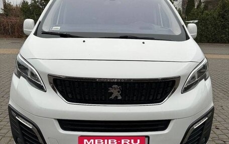 Peugeot Traveller I, 2017 год, 1 800 000 рублей, 5 фотография