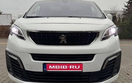 Peugeot Traveller I, 2017 год, 1 800 000 рублей, 19 фотография
