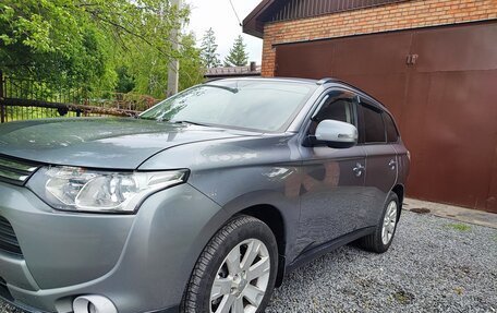 Mitsubishi Outlander III рестайлинг 3, 2012 год, 1 460 000 рублей, 2 фотография