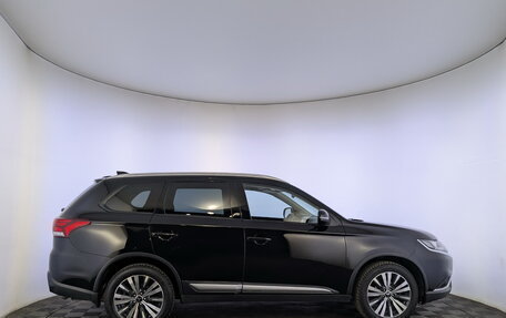 Mitsubishi Outlander III рестайлинг 3, 2019 год, 1 980 000 рублей, 4 фотография