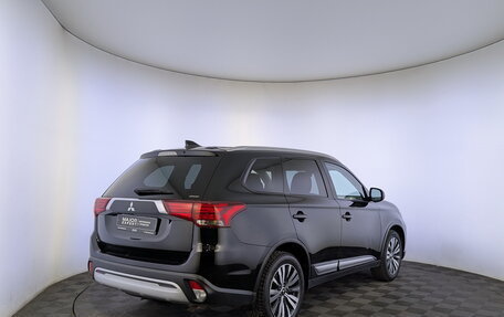 Mitsubishi Outlander III рестайлинг 3, 2019 год, 1 980 000 рублей, 5 фотография