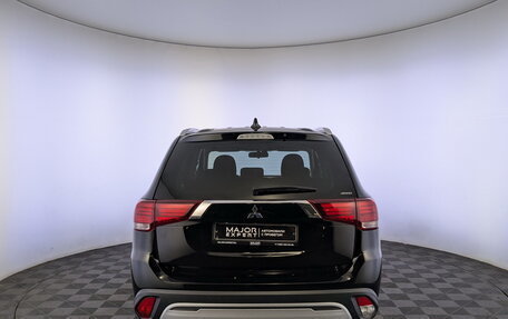 Mitsubishi Outlander III рестайлинг 3, 2019 год, 1 980 000 рублей, 6 фотография