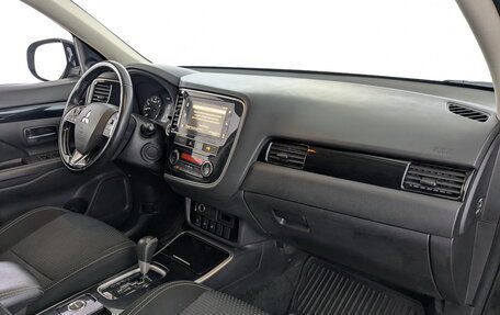 Mitsubishi Outlander III рестайлинг 3, 2019 год, 1 980 000 рублей, 20 фотография