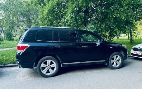 Toyota Highlander III, 2012 год, 2 500 000 рублей, 2 фотография