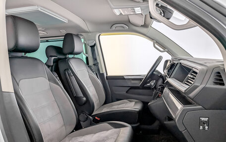 Volkswagen Multivan T6 рестайлинг, 2021 год, 8 000 000 рублей, 25 фотография