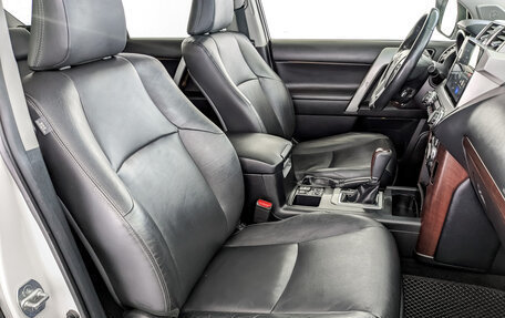 Toyota Land Cruiser Prado 150 рестайлинг 2, 2017 год, 4 190 000 рублей, 24 фотография