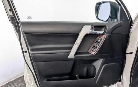Toyota Land Cruiser Prado 150 рестайлинг 2, 2017 год, 4 190 000 рублей, 19 фотография