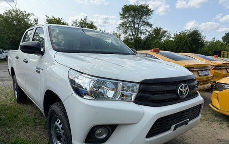 Toyota Hilux VIII, 2022 год, 5 600 000 рублей, 2 фотография