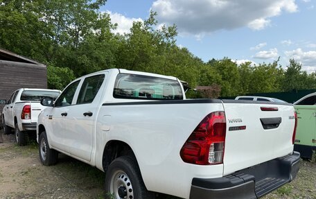 Toyota Hilux VIII, 2022 год, 5 600 000 рублей, 4 фотография