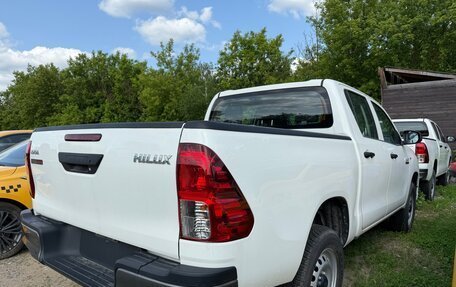 Toyota Hilux VIII, 2022 год, 5 600 000 рублей, 3 фотография
