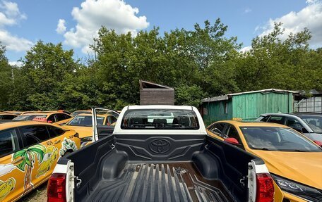 Toyota Hilux VIII, 2022 год, 5 600 000 рублей, 7 фотография