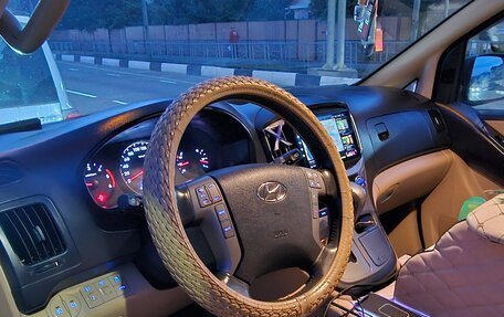Hyundai H-1 II рестайлинг, 2016 год, 2 200 000 рублей, 8 фотография