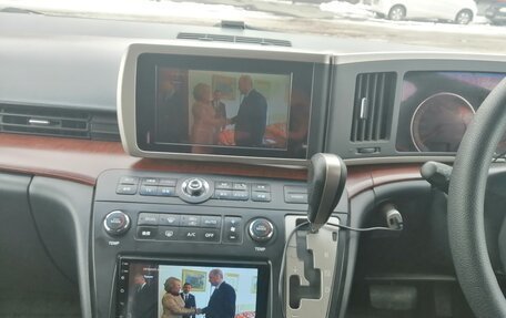 Nissan Elgrand III, 2004 год, 1 200 000 рублей, 2 фотография
