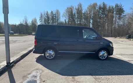 Volkswagen Multivan T6 рестайлинг, 2019 год, 3 900 000 рублей, 2 фотография